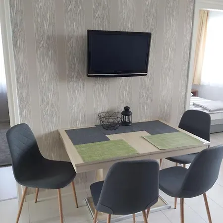 Apartmanhaz Horvath 아파트 Balatonboglár