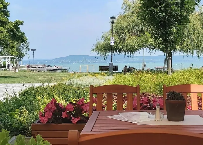 Lägenhet Apartmanhaz Horvath *